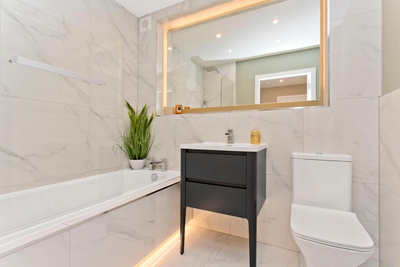 Modern City Centre 2 Bedroom 2 Bathroom Apartments, Main Door Ground With Private Parking EDI Exterior foto