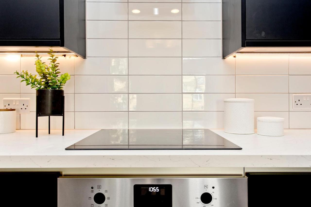 Modern City Centre 2 Bedroom 2 Bathroom Apartments, Main Door Ground With Private Parking EDI Exterior foto