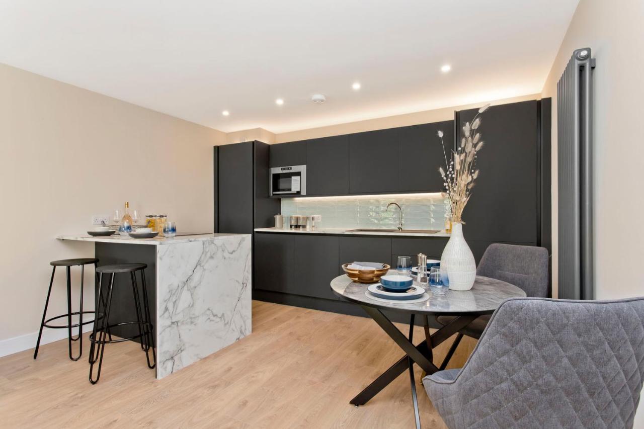 Modern City Centre 2 Bedroom 2 Bathroom Apartments, Main Door Ground With Private Parking EDI Exterior foto